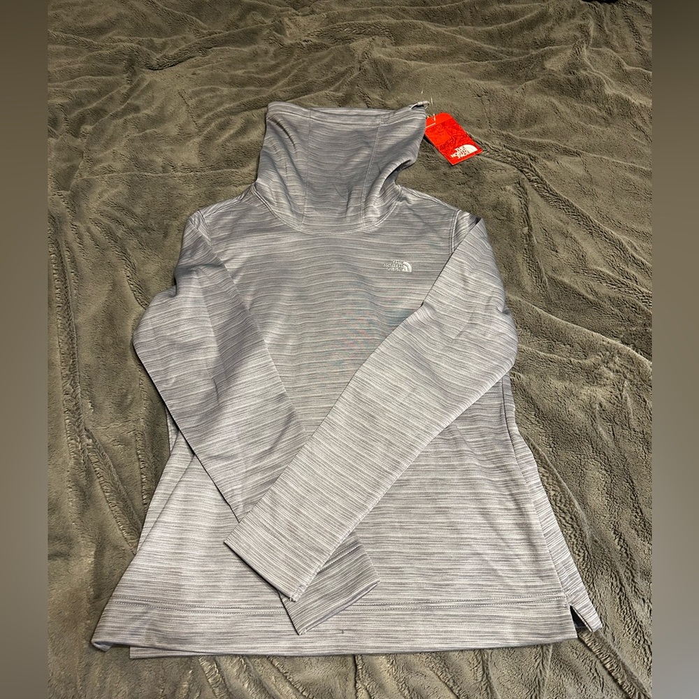 North Face novelty Glacier Pullover NWT